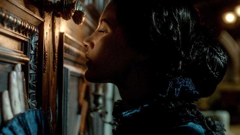 Illustration for article titled Guillermo del Toro’s Crimson Peak Is So Beautiful, It’ll Drive You Slightly Mad
